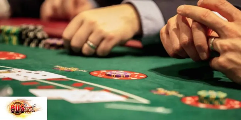Ván bài Baccarat căng thẳng với người chia bài chuyên nghiệp tại sảnh trực tiếp 8US